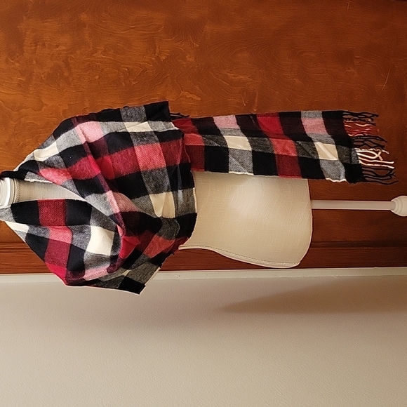 NWT American Eagle Red/Black/White Buffalo Plaid Scarf